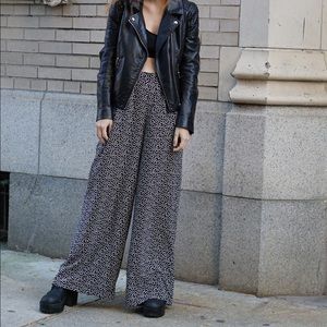Wide leg flowy pants black star print  h&m US 4